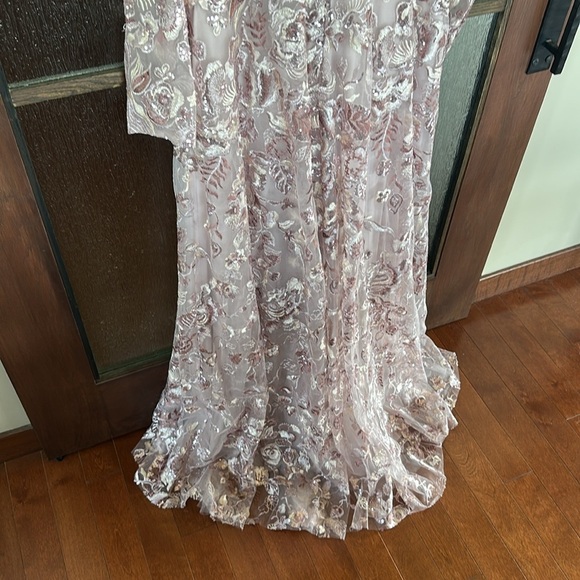 Mac Duggal Embellished V Neck Illusion Long Sleeve A Line Gown Size 16. - Picture 11 of 12